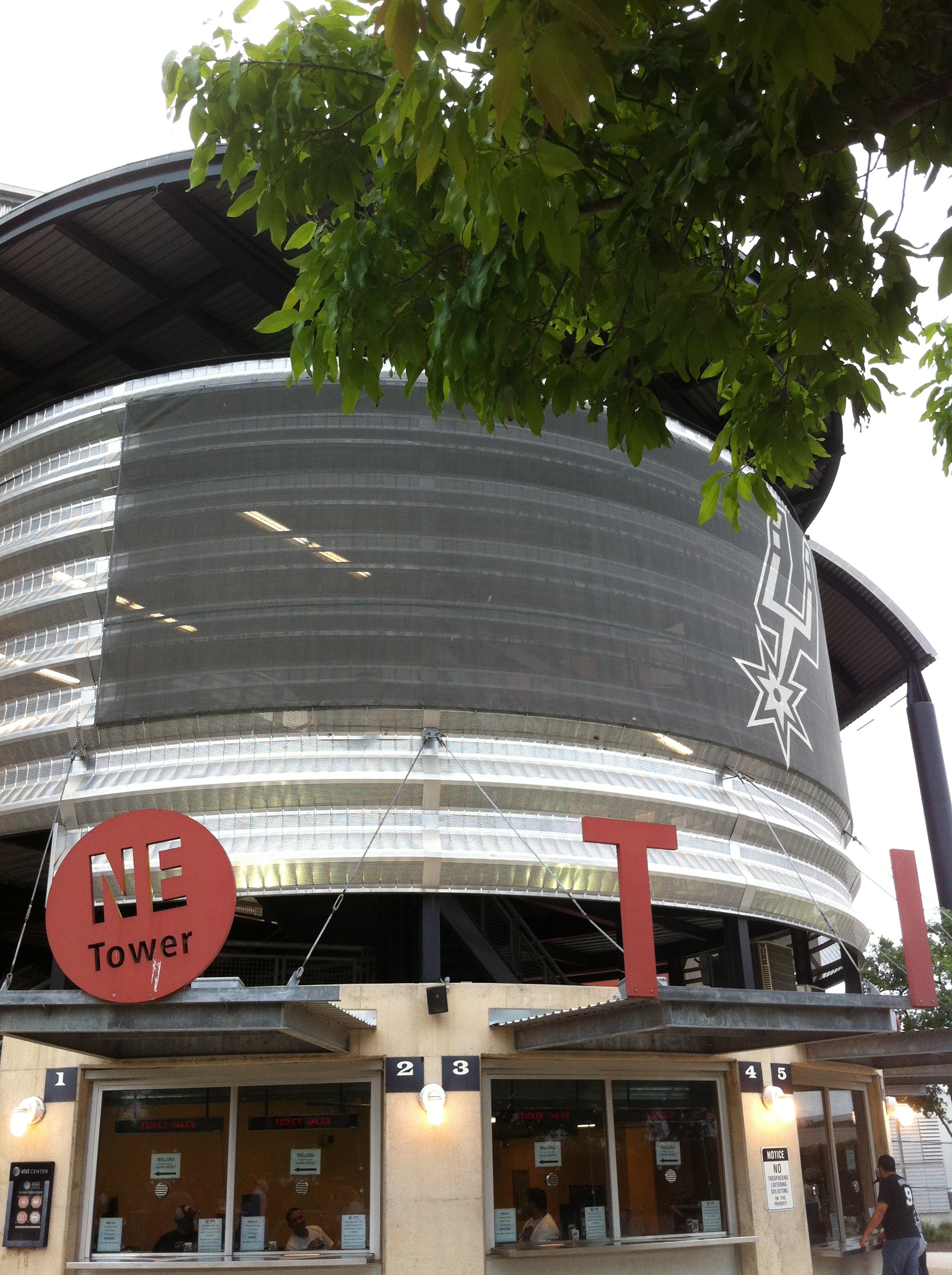 If you are a NBA fan, you would have heard of San Antonio’s basketball team “Spurs”.  The team manag