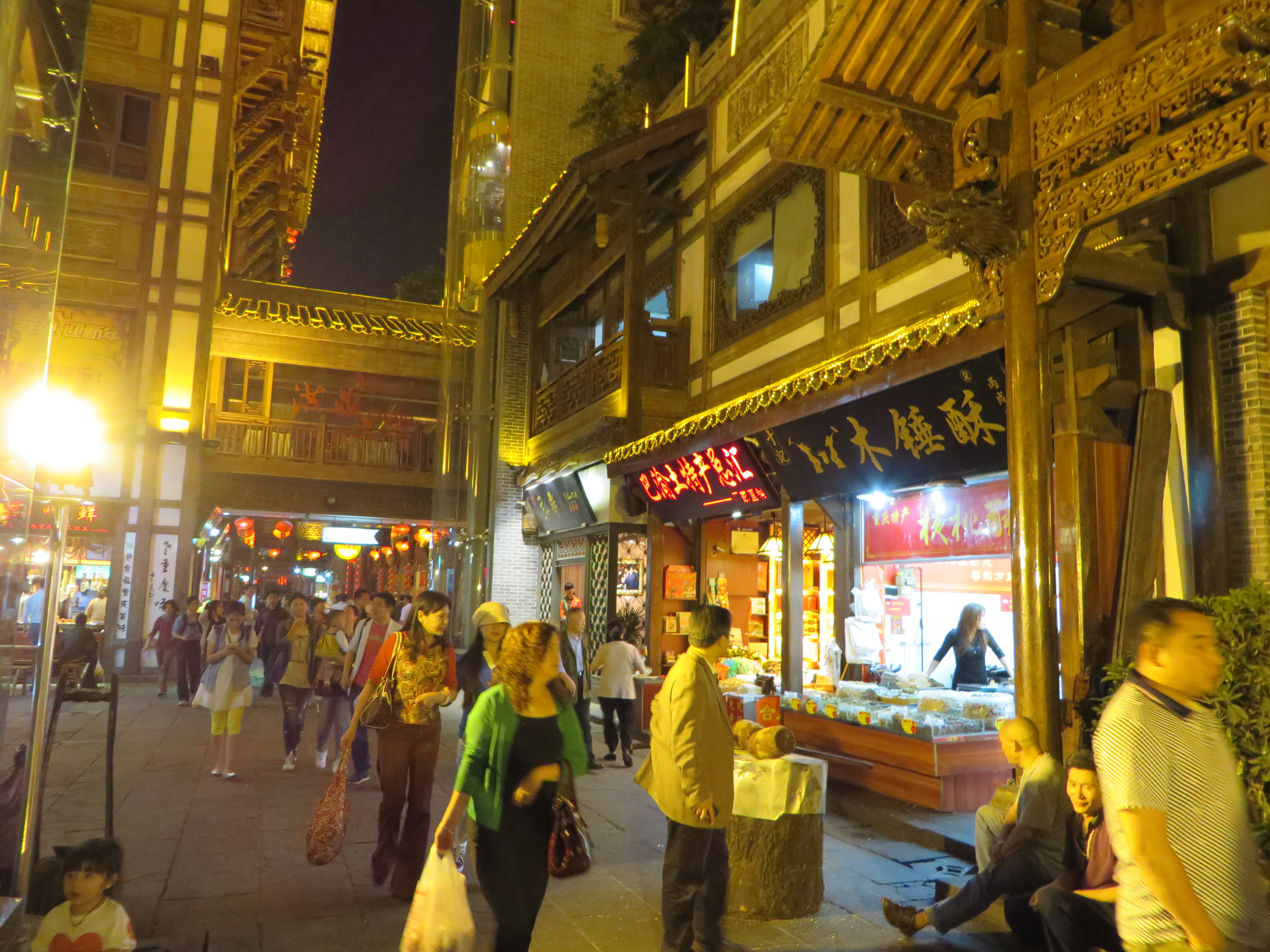 Shopping at Hung Yadong<br/><br/>If want to shop for souvenirs and local food items for your friends