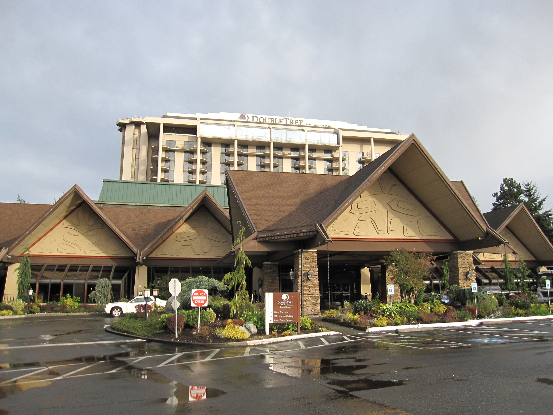 Doubletree Hotel at Seattle Airport<br/><br/>I like this hotel, as it is very close to the SeaTac ai