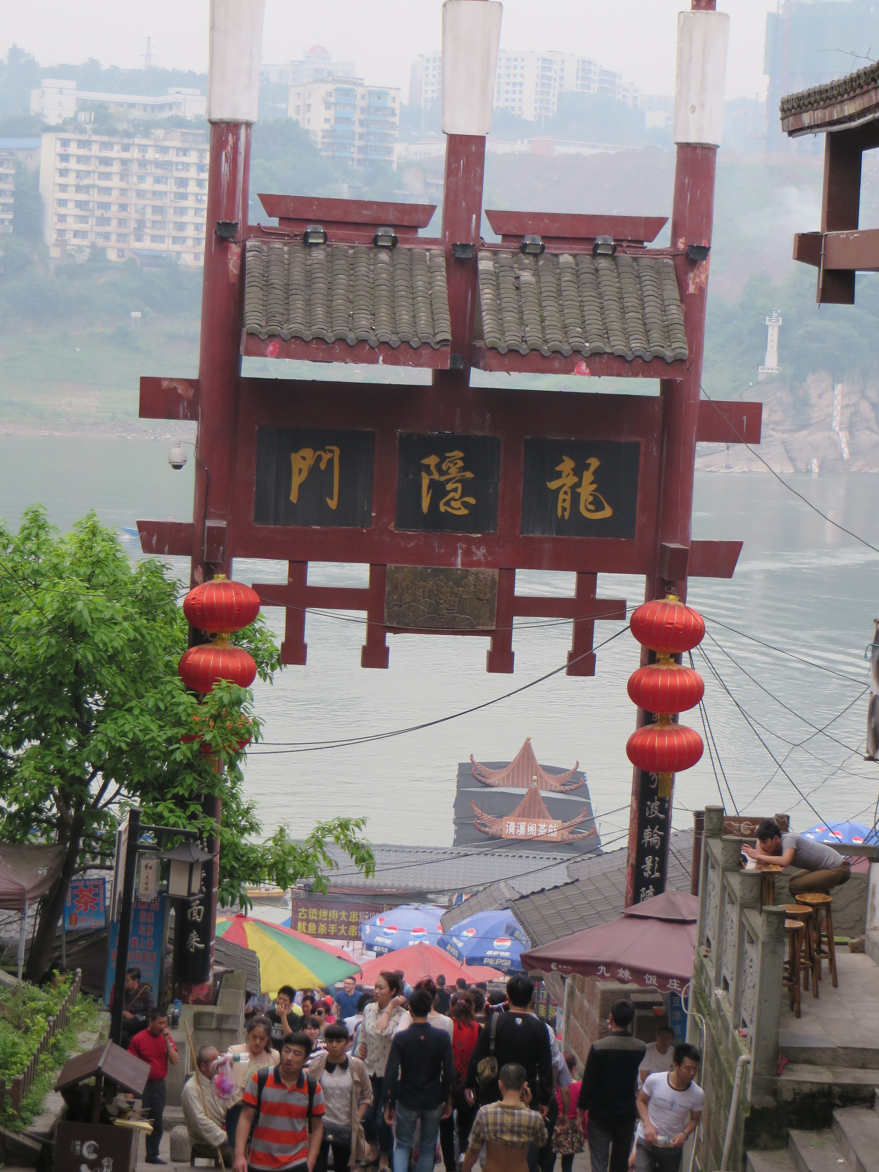 Street Dining at CiQiKou<br/><br/>The old town, CiQiKou, offers lots of local street snack and food 