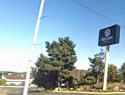 Red Lion Inn<br/><br/>Red Lion Inn, located by the water, is probably the closest hotel to the Ferry