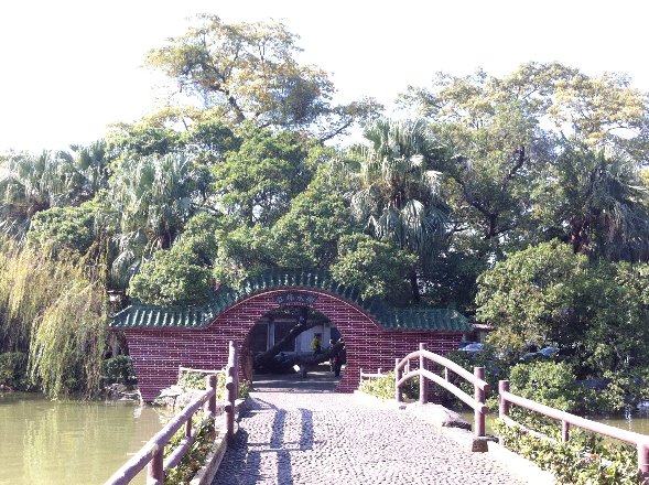 When you are in Huizhou, you should take a stroll in its West Lake.  It is a very beautiful Lake.