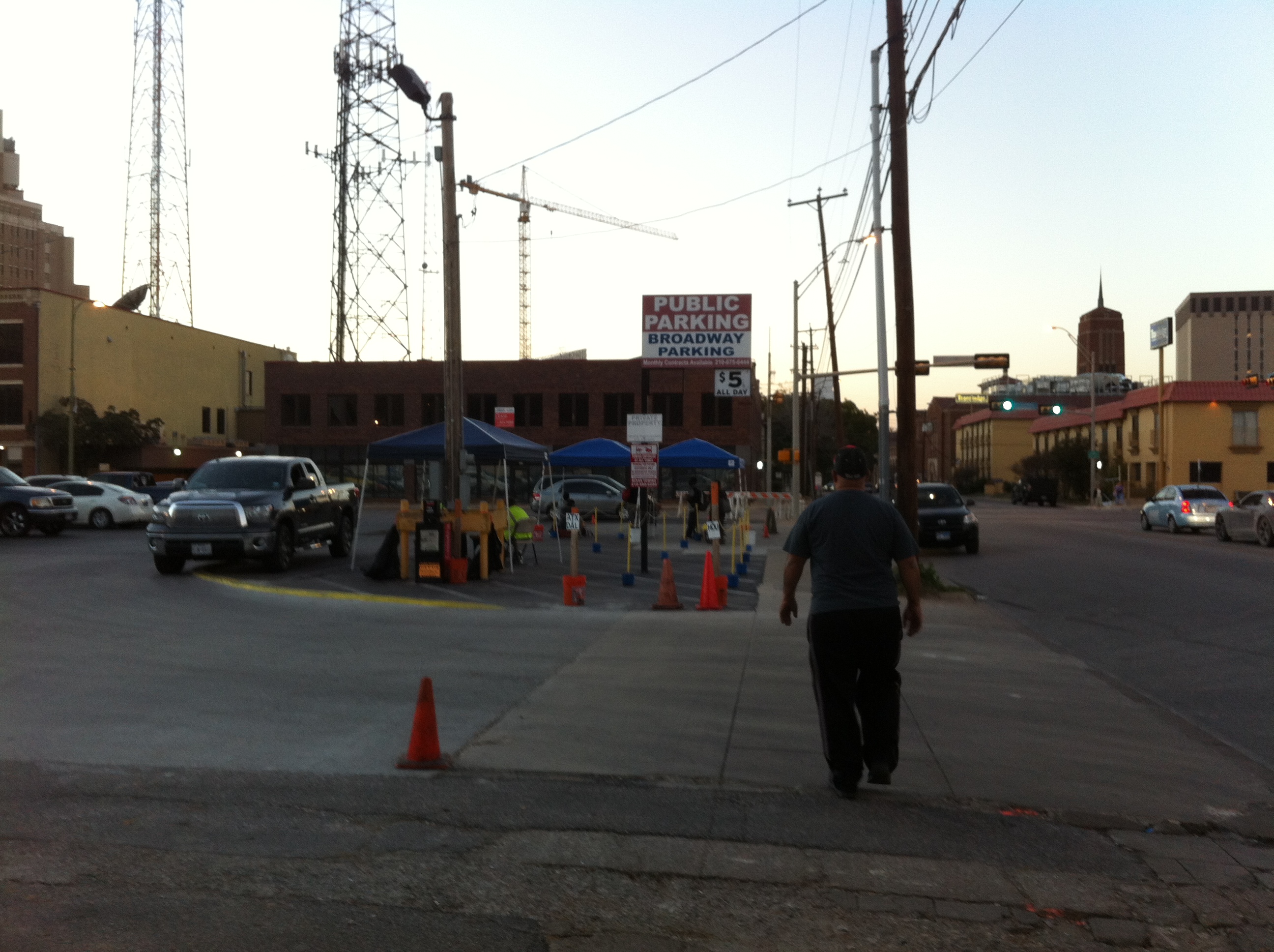Megabus Stop at San Antonio<br/>Broadway Parking Lot on the south corner of 4th St and Broadway Stre