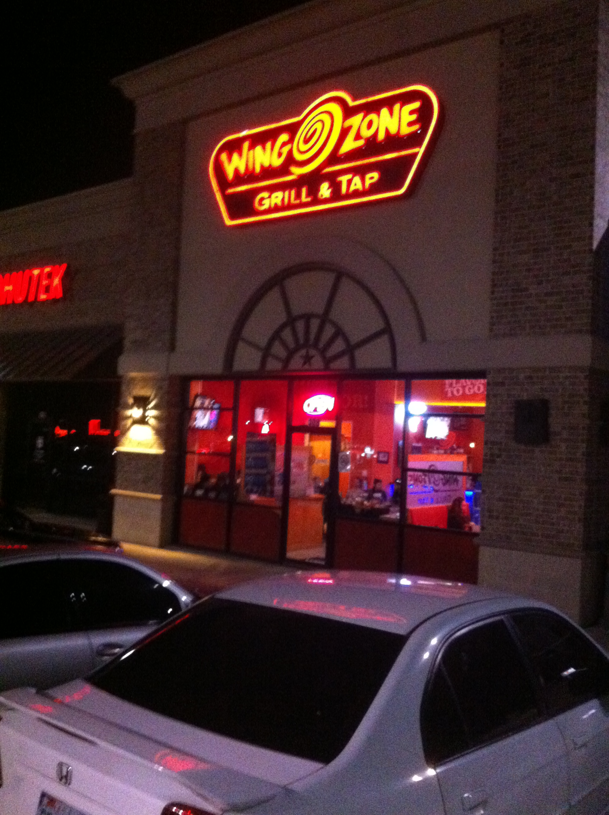 The wings at this Wing Zone are, at the best, OK.  I think the Wings at Wing Stop are better.  The s