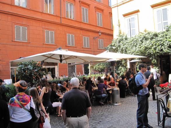 Dining at via del Lavatore