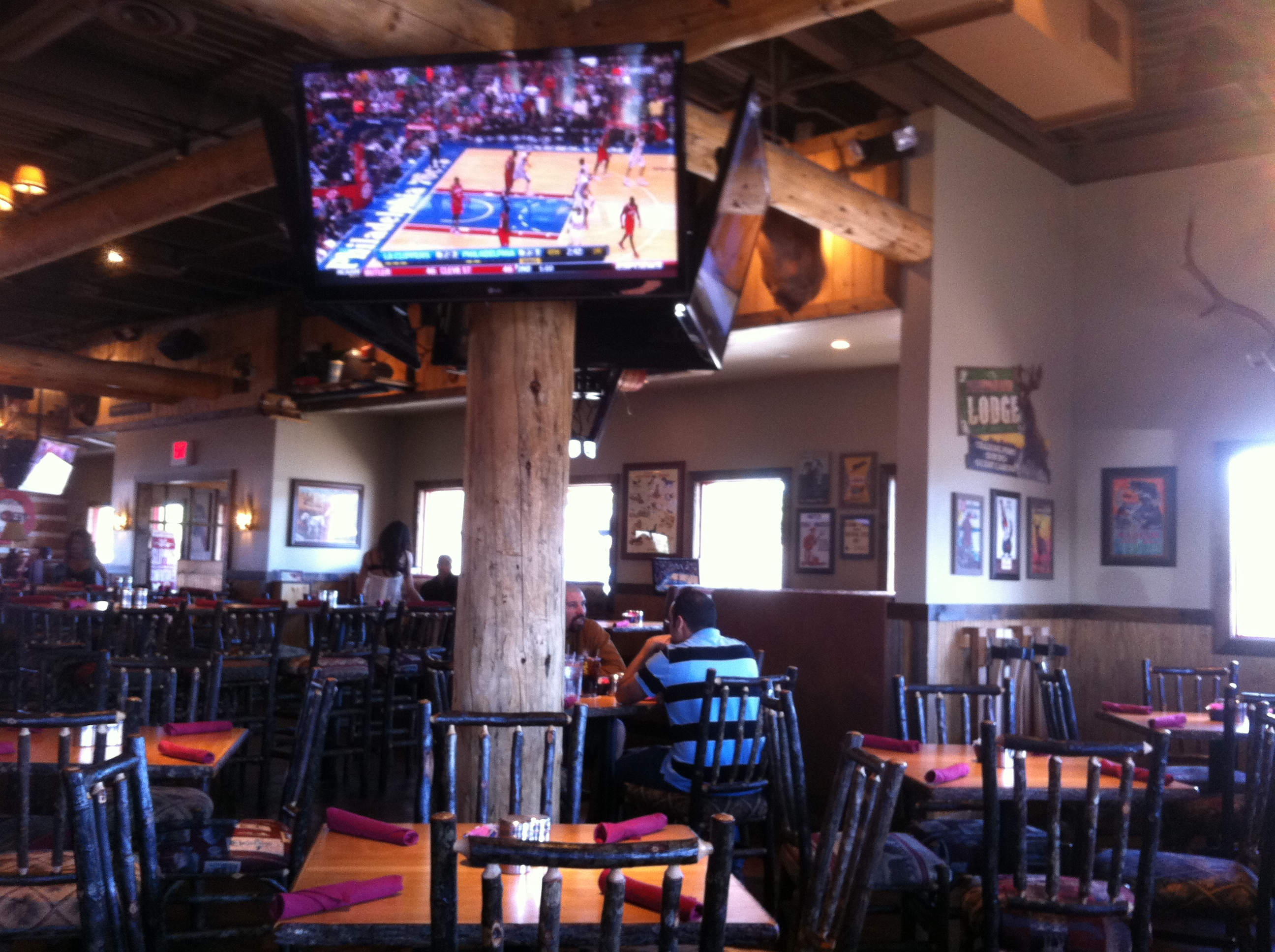 Twin Peaks is not a traditional restaurant for family dining.  Once you enter the restaurant, you wo