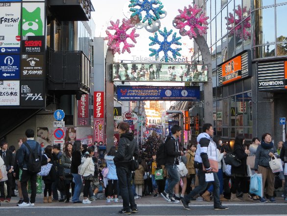 Takeshita Street (竹下通, Takeshita-dōri)